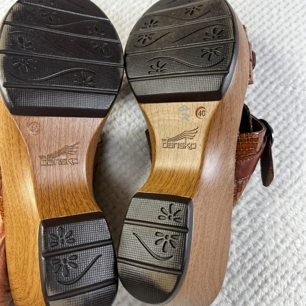 Dansko Brown Croc Embossed Leather Wedge Sandals Buckle Slide Clogs Womens 40